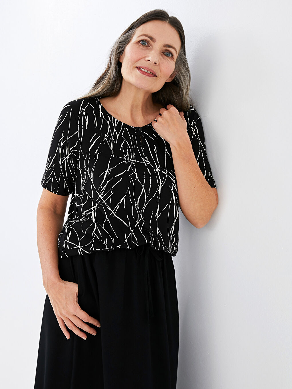 V-Neck Printed Short Sleeve Women's T-Shirt-8