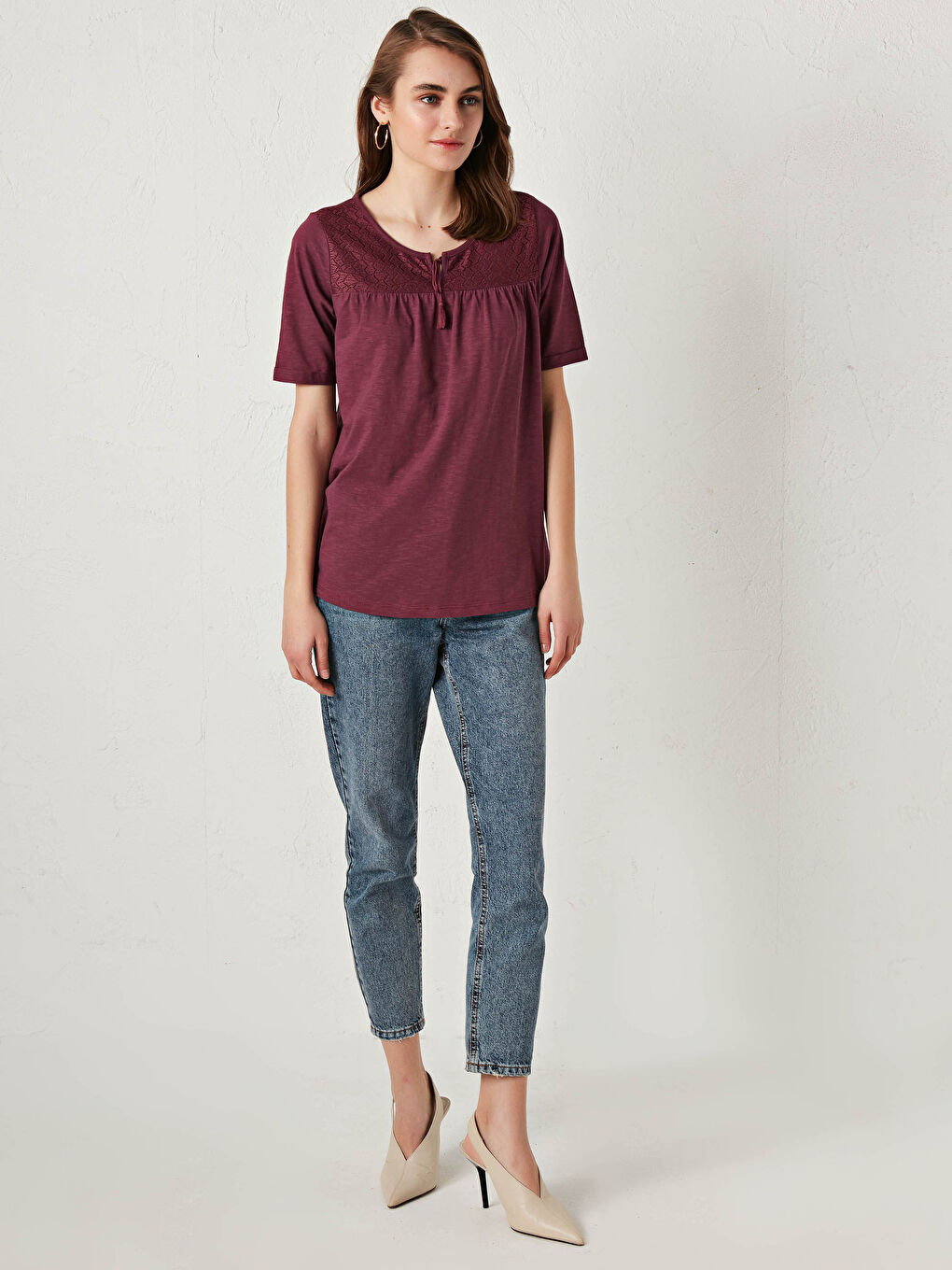 Mürdüm Bağlamalı Yaka Nakışlı Kısa Kollu Kadın Bluz-2