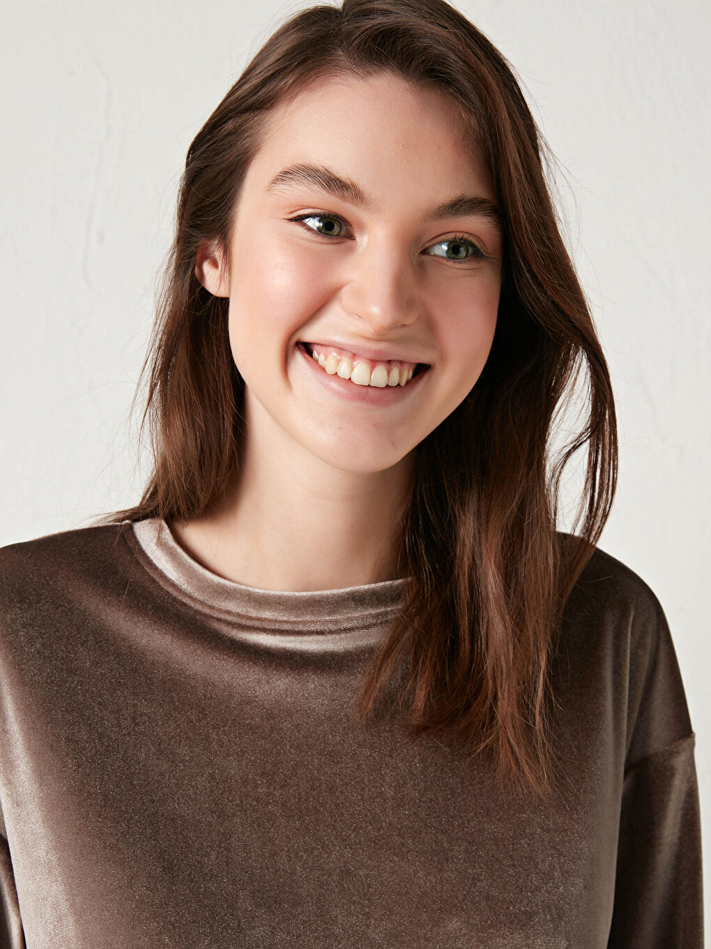 LCWAIKIKI Maternity Gri Bisiklet Yaka Düz Uzun Kollu Kadife Hamile Sweatshirt - 2