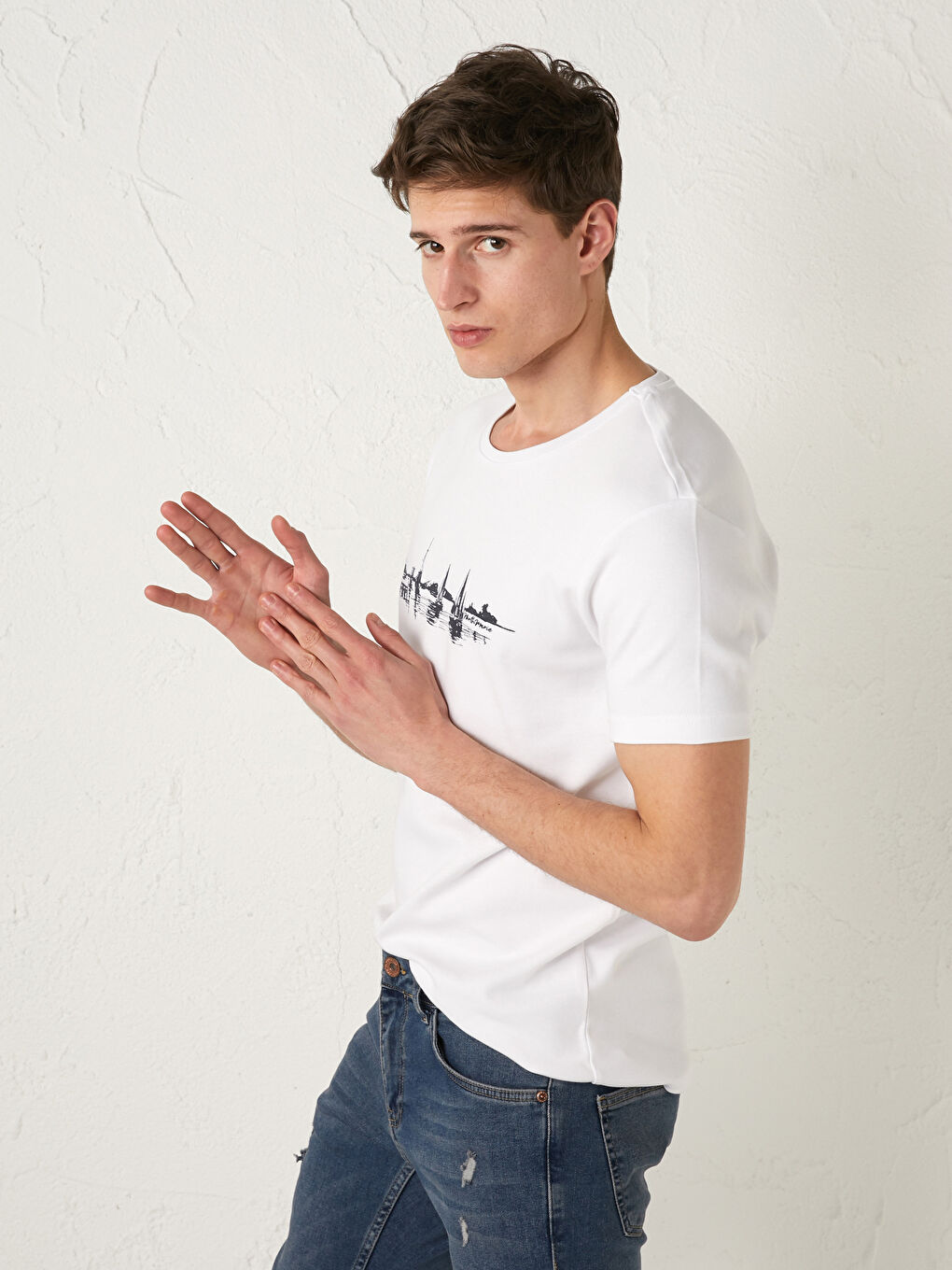 Beyaz Bisiklet Yaka Kısa Kollu Baskılı Penye Erkek Tişört-1