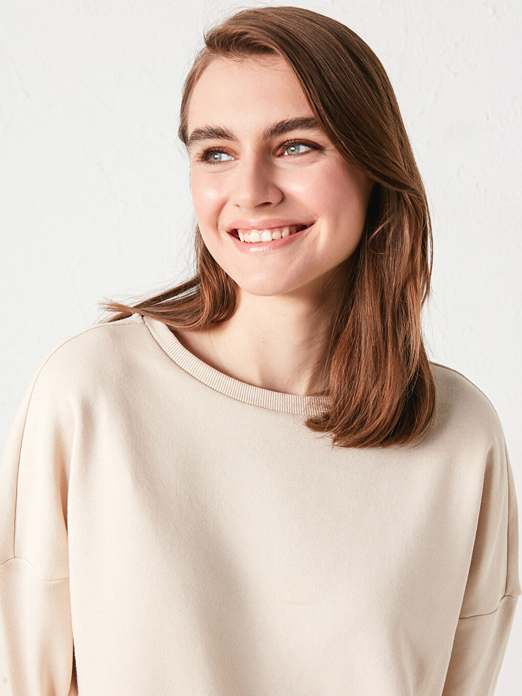 Dukserica sa okruglim izrezom, jednostavna-1