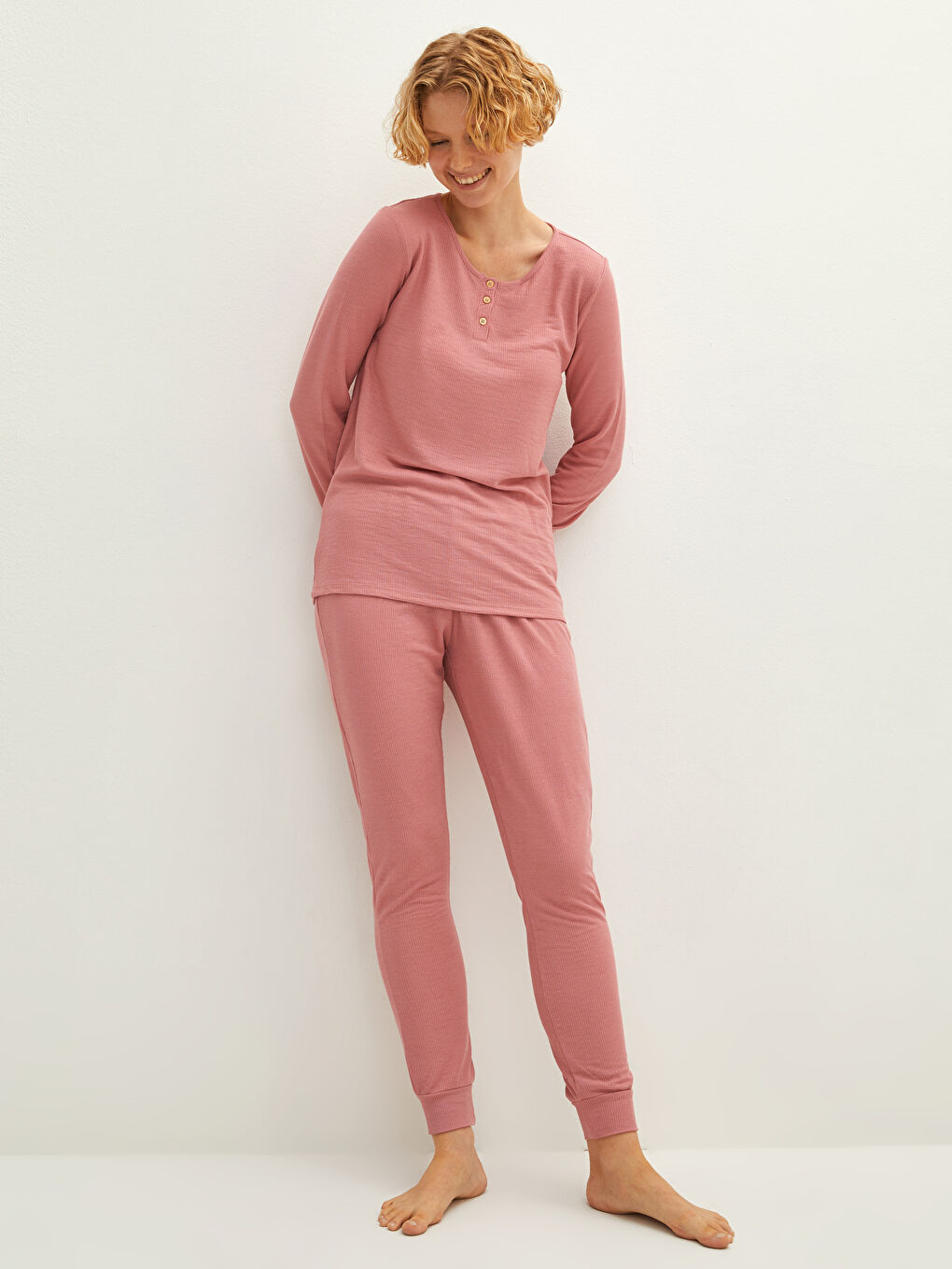 Pembe Bisiklet Yaka Düğme Detaylı Uzun Kollu Kadın Pijama Takımı