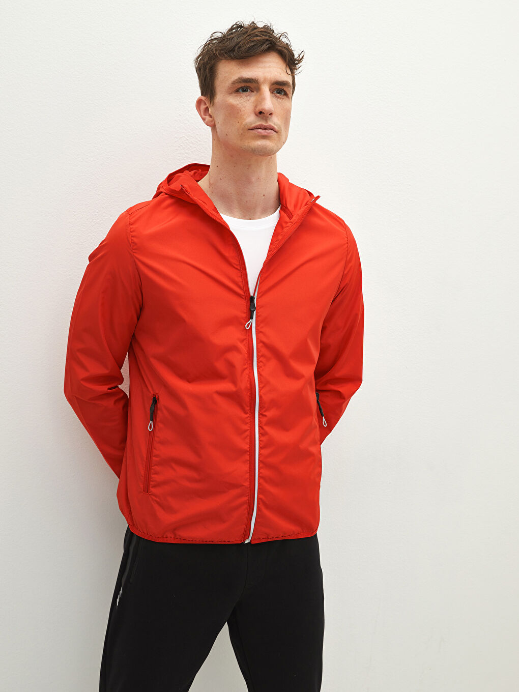 Kırmızı Çanta Olabilen Standart Kalıp Kapüşonlu İnce Yağmurluk