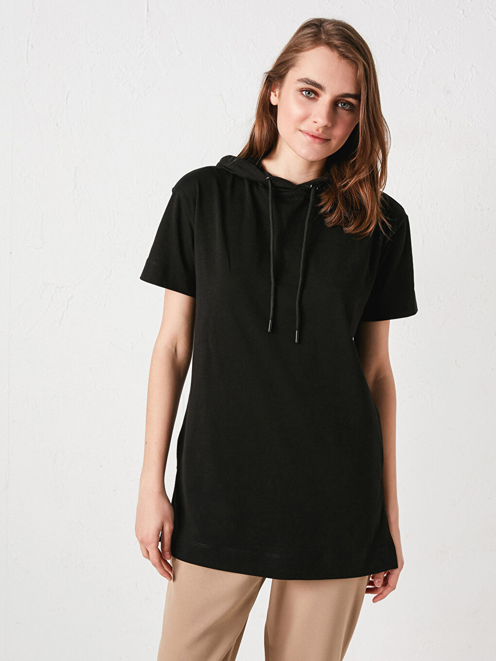 Футболка з капюшоном, проста, з коротким рукавом для жінок