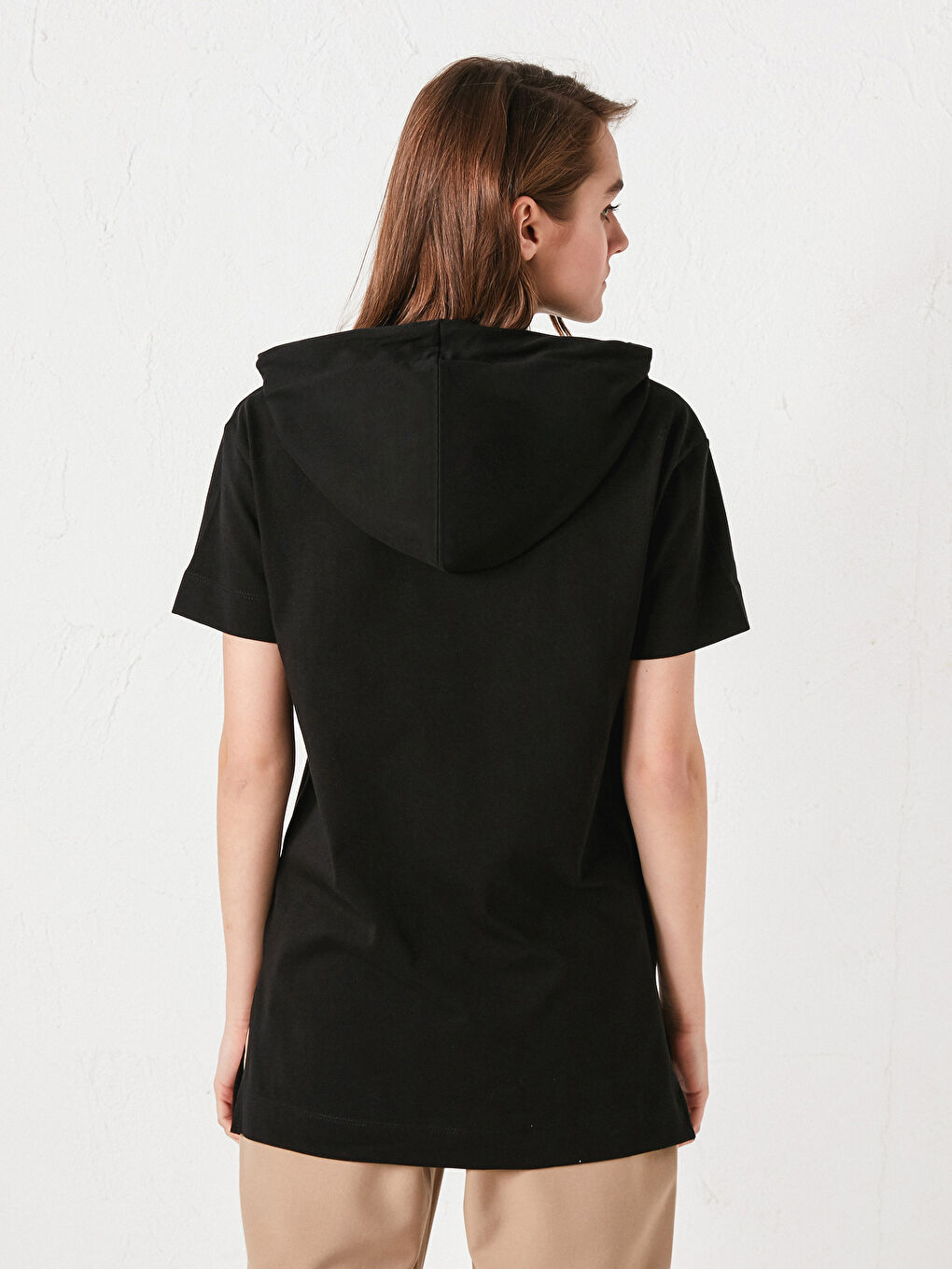 Футболка з капюшоном, проста, з коротким рукавом для жінок-4