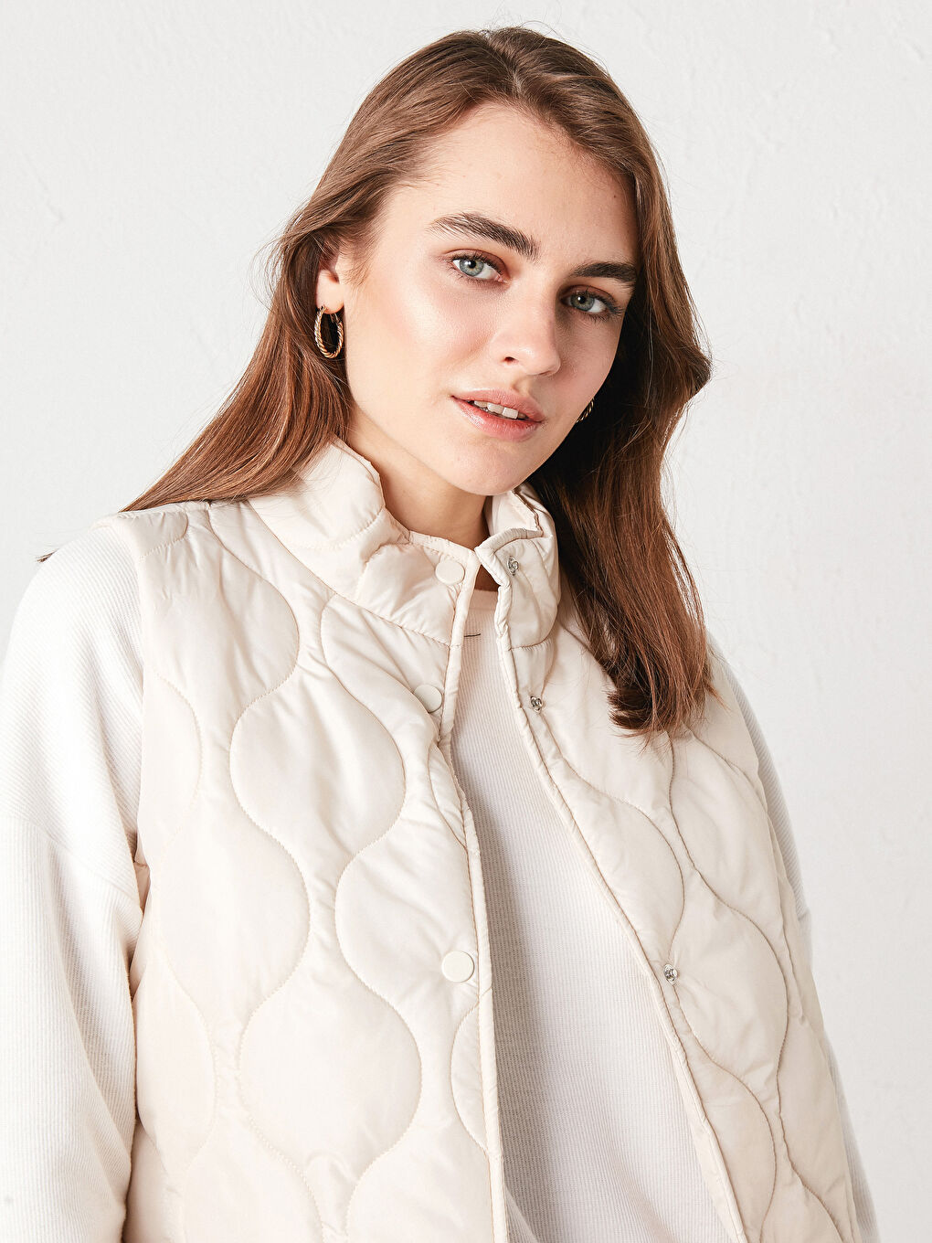 Bej Dik Yaka Kendinden Desenli Kadın Yelek-4