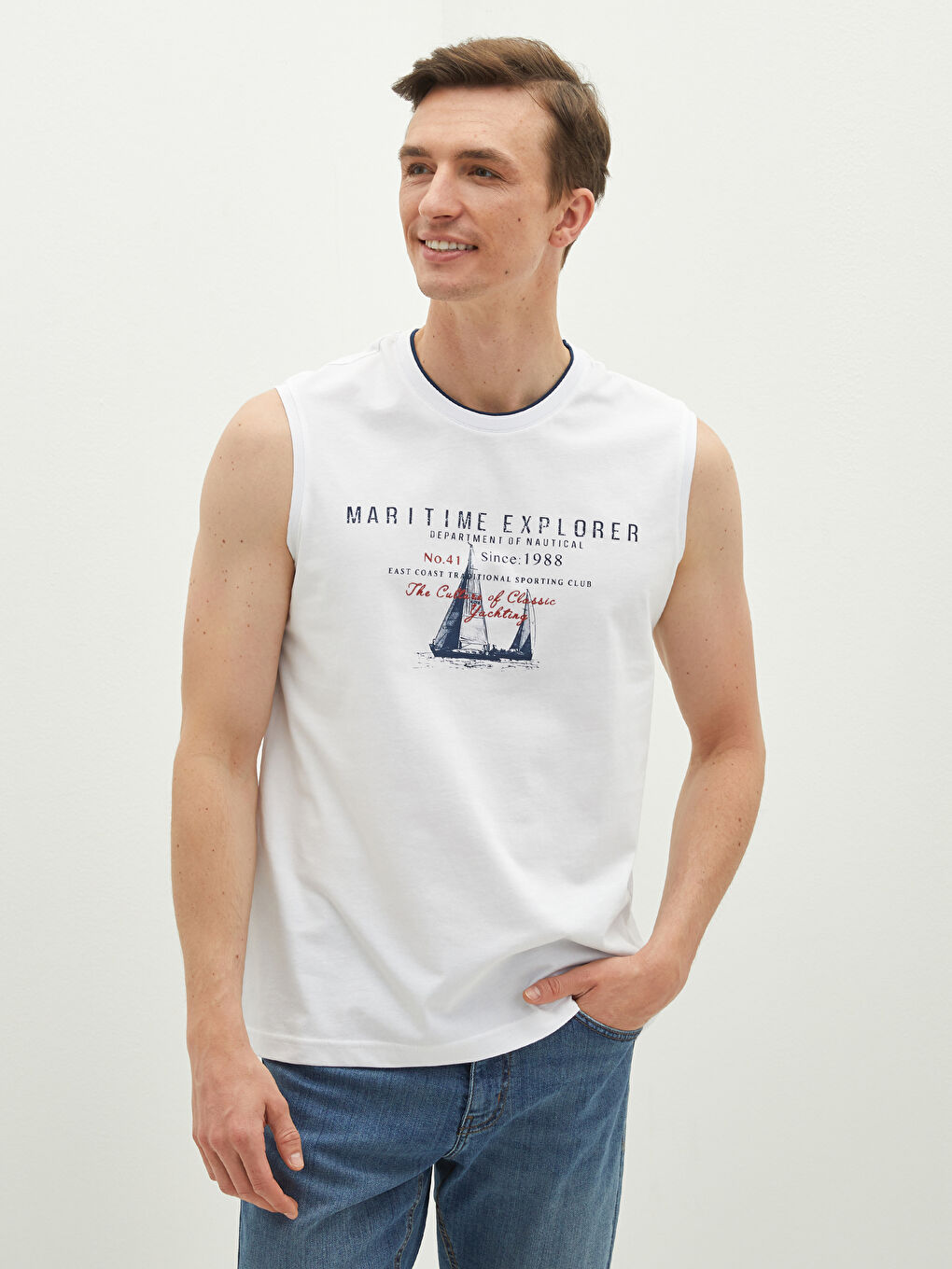 تيشيرت بدون أكمام مطبوع برقبة دائرية من القطن للرجال