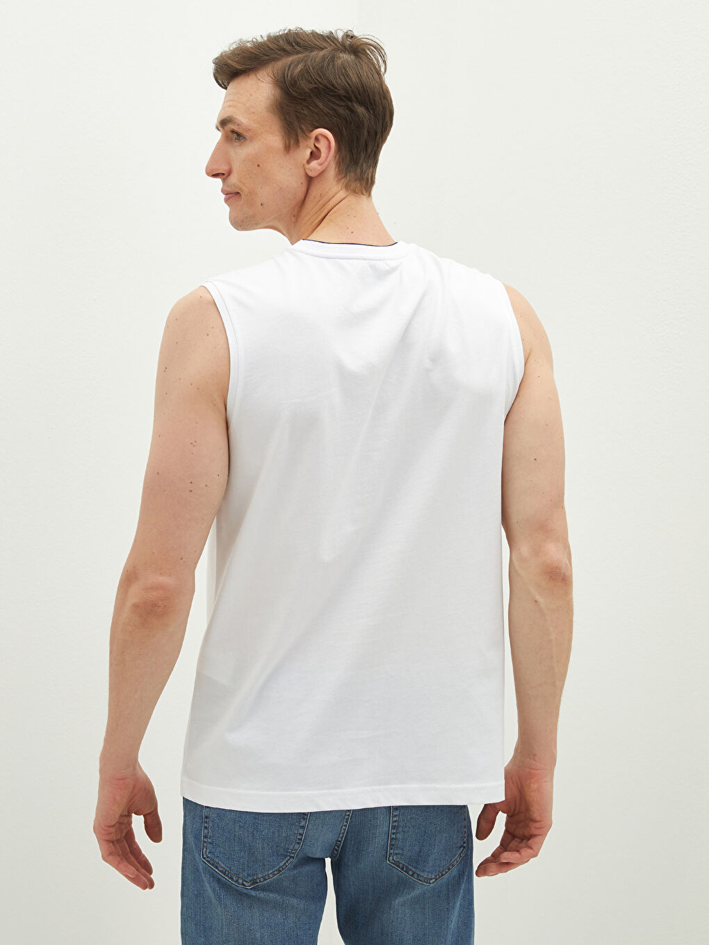 تيشيرت بدون أكمام مطبوع برقبة دائرية من القطن للرجال-3