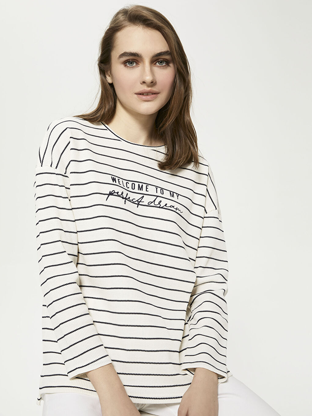 Әйелдерге арналған ұзын жең жолақты дөңгелек жағалы футболка-1