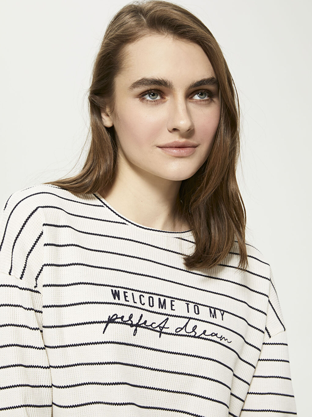 Әйелдерге арналған ұзын жең жолақты дөңгелек жағалы футболка-3