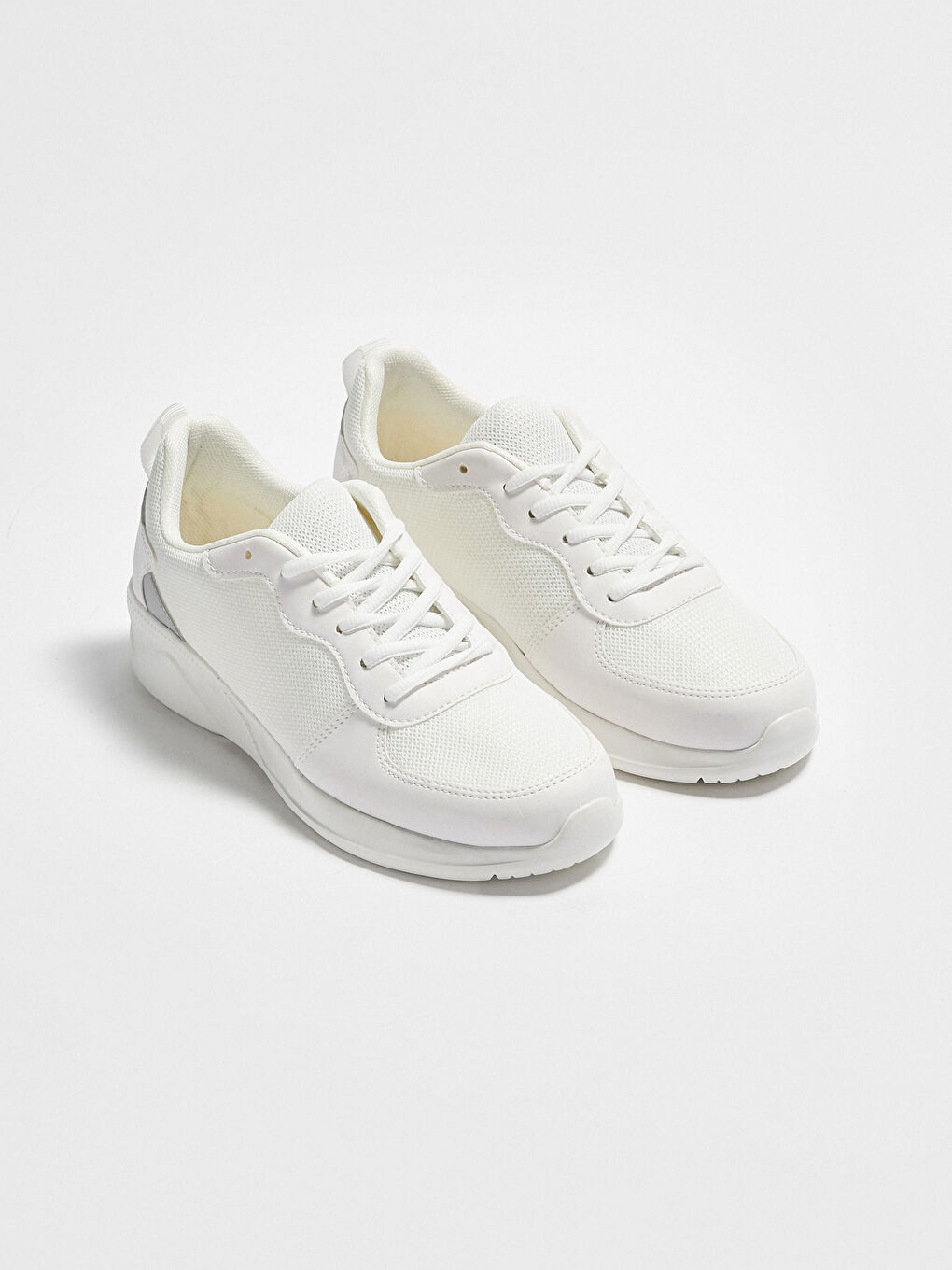 Beyaz Kadın Bağcıklı Aktif Spor Ayakkabı