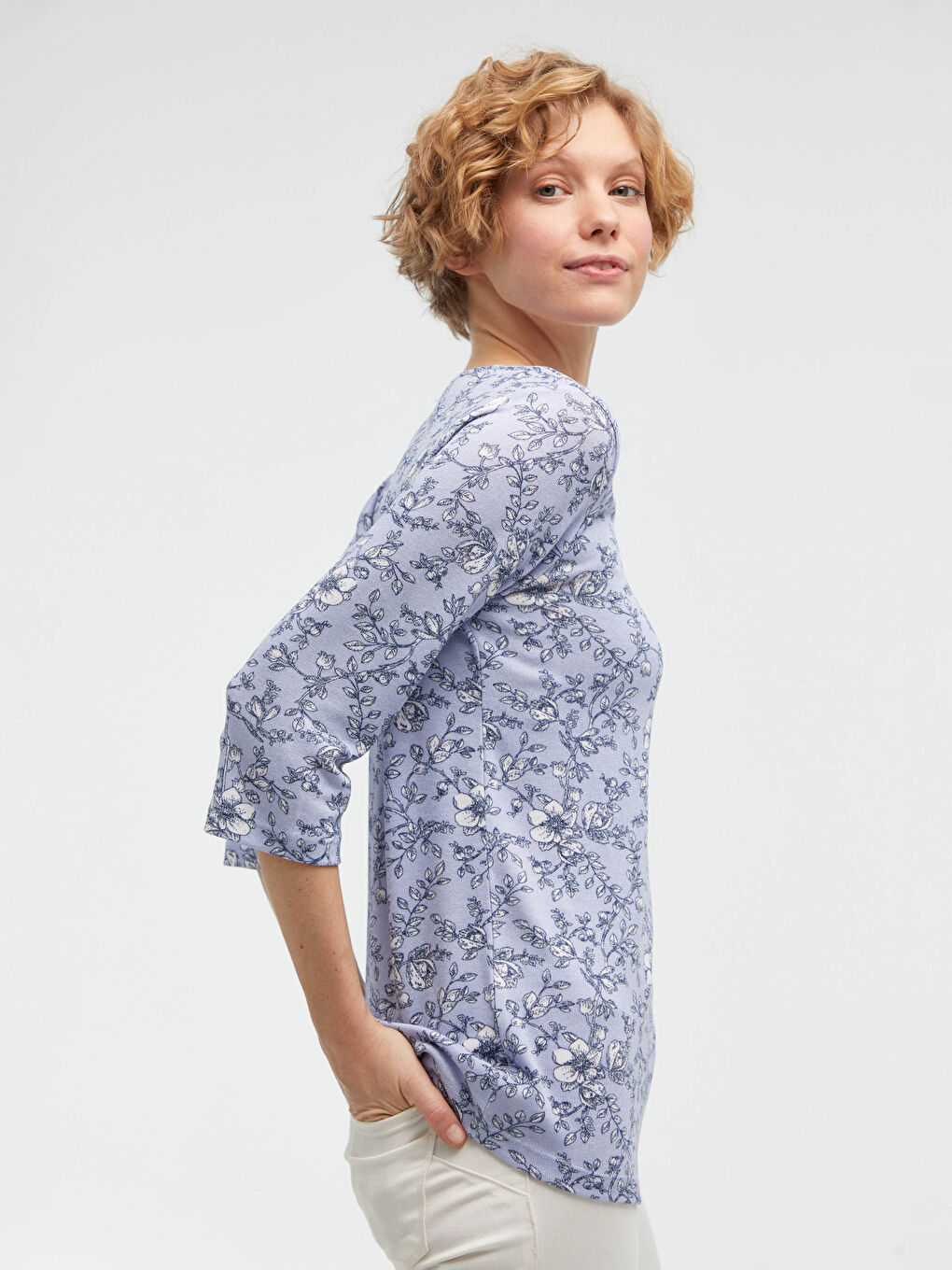 LCW Grace T-Shirt für Damen mit Blumenmuster und Rundhalsausschnitt -S1DB25Z8-LQQ
