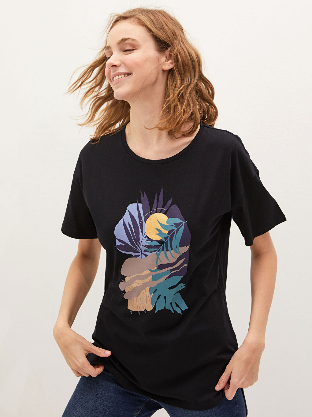 Siyah Bisiklet Yaka Baskılı Kısa Kollu Pamuklu Kadın Tişört-5