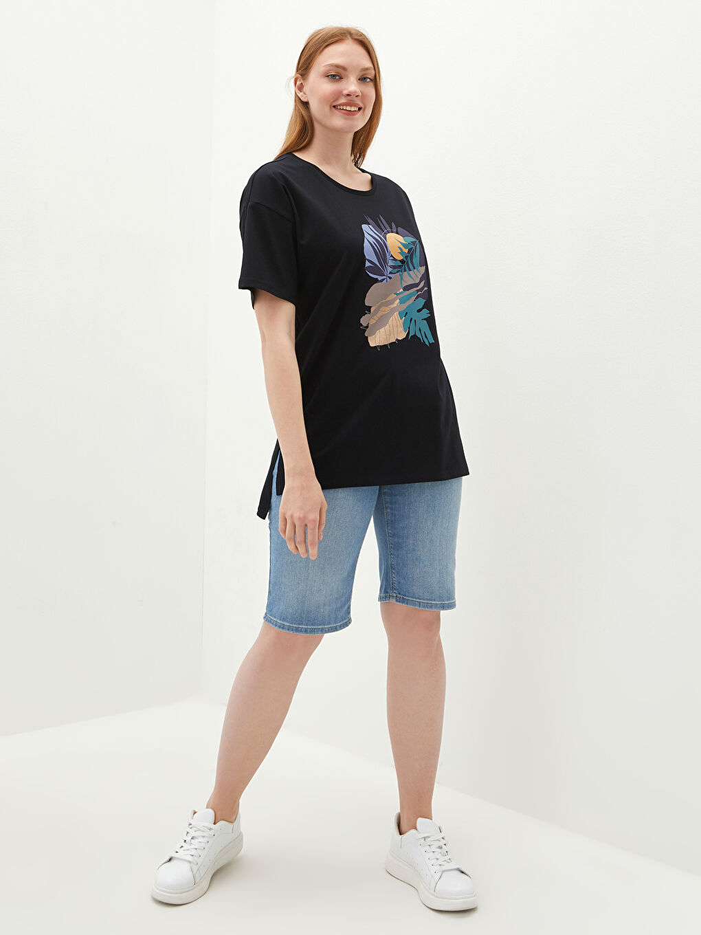 Siyah Bisiklet Yaka Baskılı Kısa Kollu Pamuklu Kadın Tişört-2