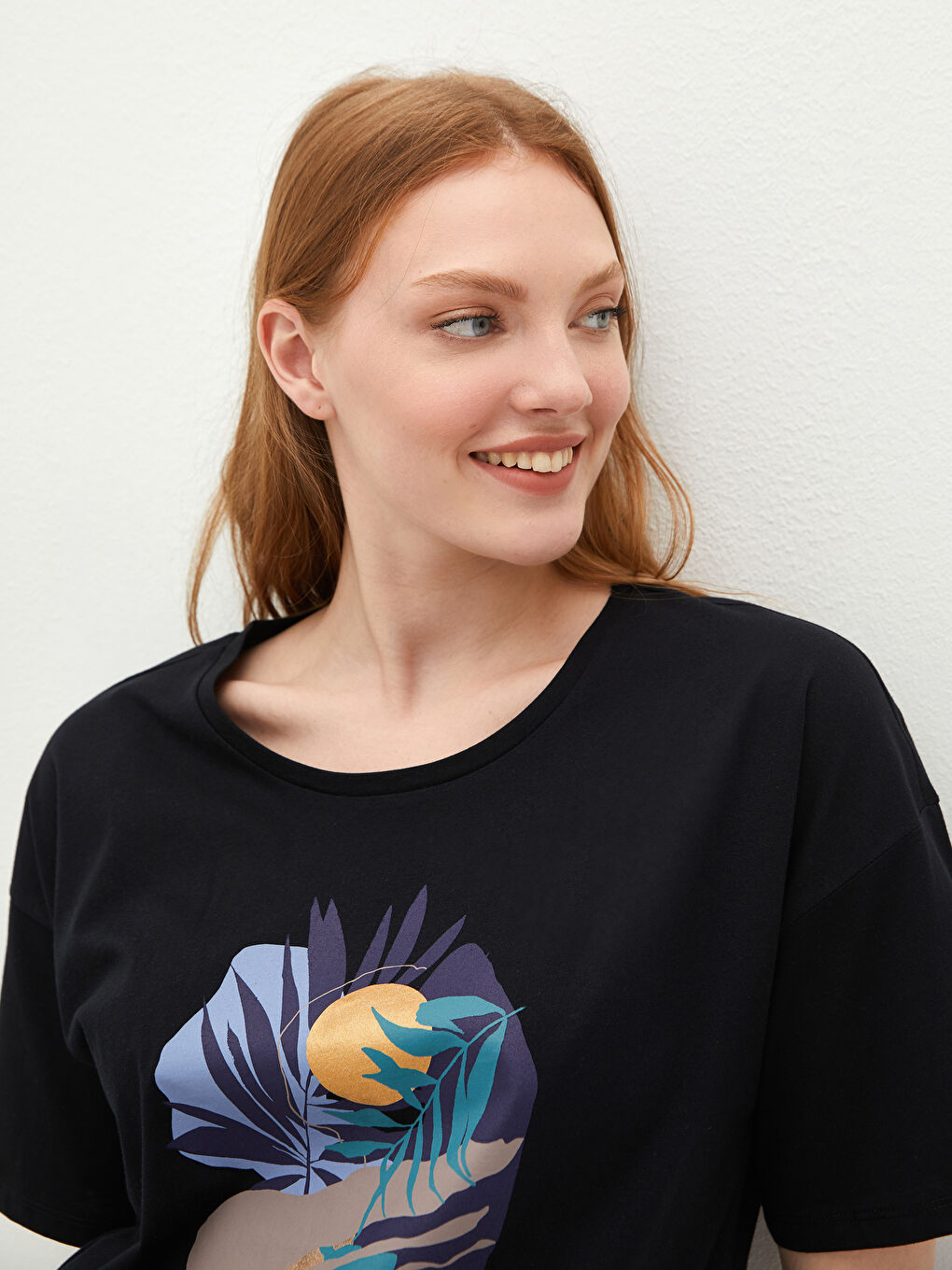 Siyah Bisiklet Yaka Baskılı Kısa Kollu Pamuklu Kadın Tişört-3