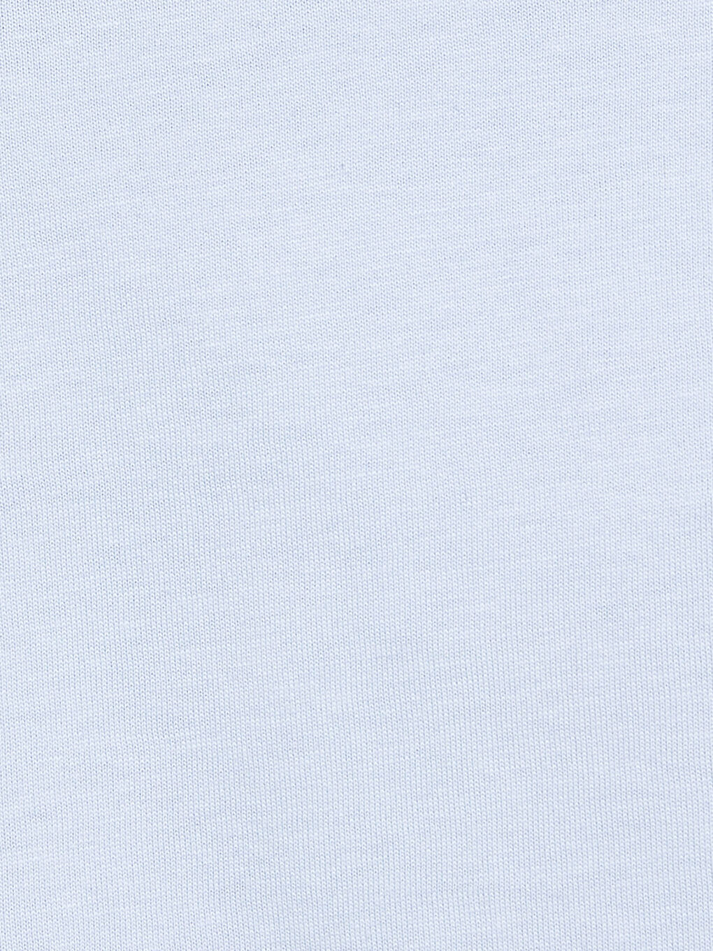 تي شيرت نسائي بياقة على شكل حرف V مطبوع بشعار وكم قصير-4