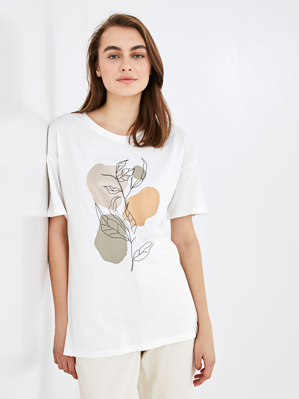 Ekru Bisiklet Yaka Baskılı Süprem Kadın Tişört