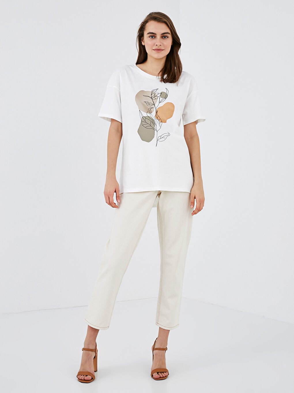 Ekru Bisiklet Yaka Baskılı Süprem Kadın Tişört-2