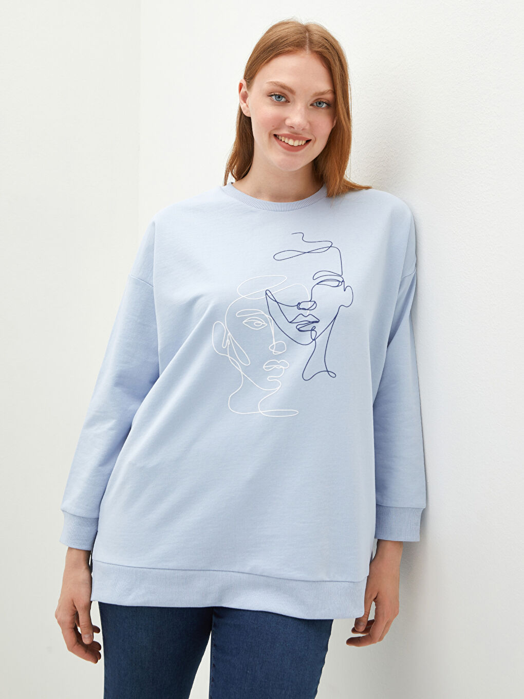 سويتشيرت نساء بكم طويل مطبوع بكول مدور