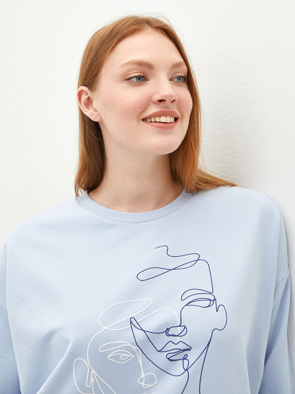 سويتشيرت نساء بكم طويل مطبوع بكول مدور-1