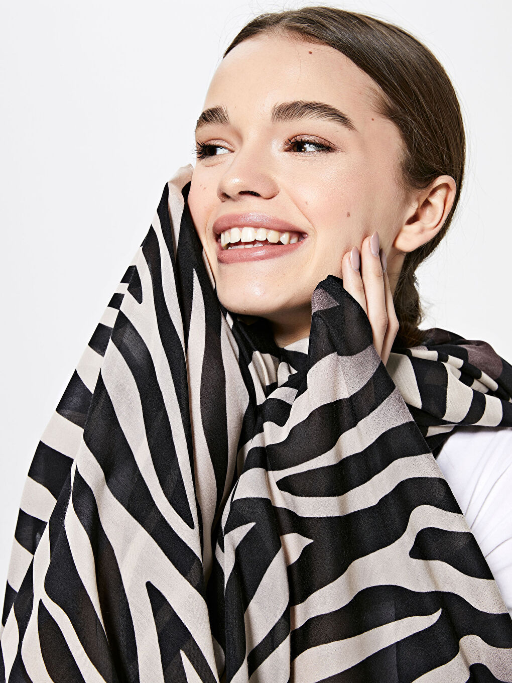 Siyah Zebra Desenli Şal-1