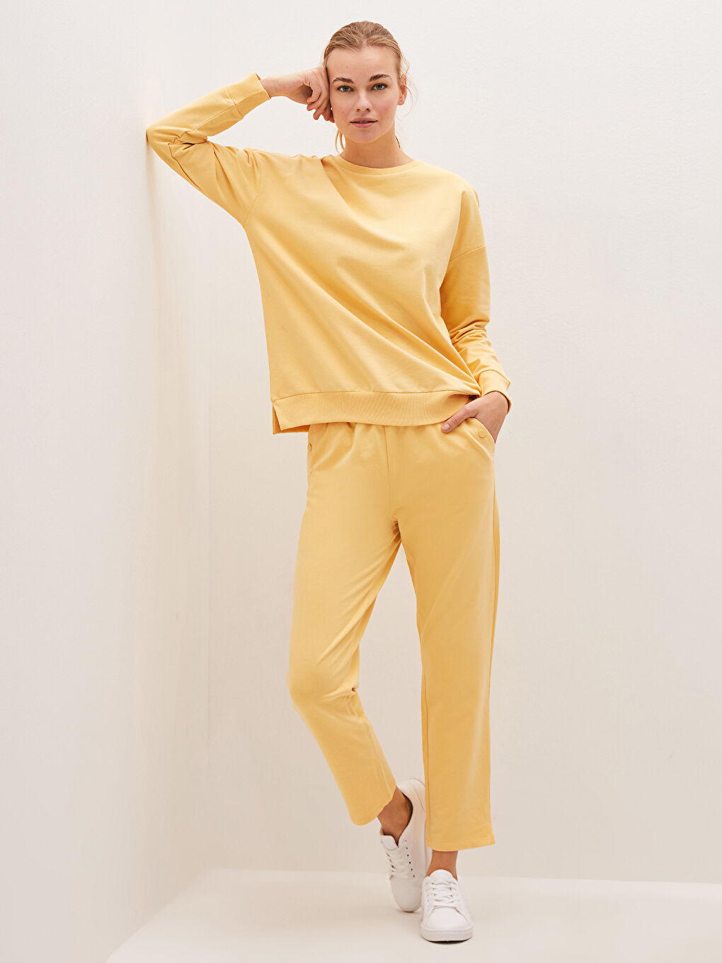 Turuncu Bisiklet Yaka Basic Uzun Kollu Pamuklu Kadın Sweatshirt