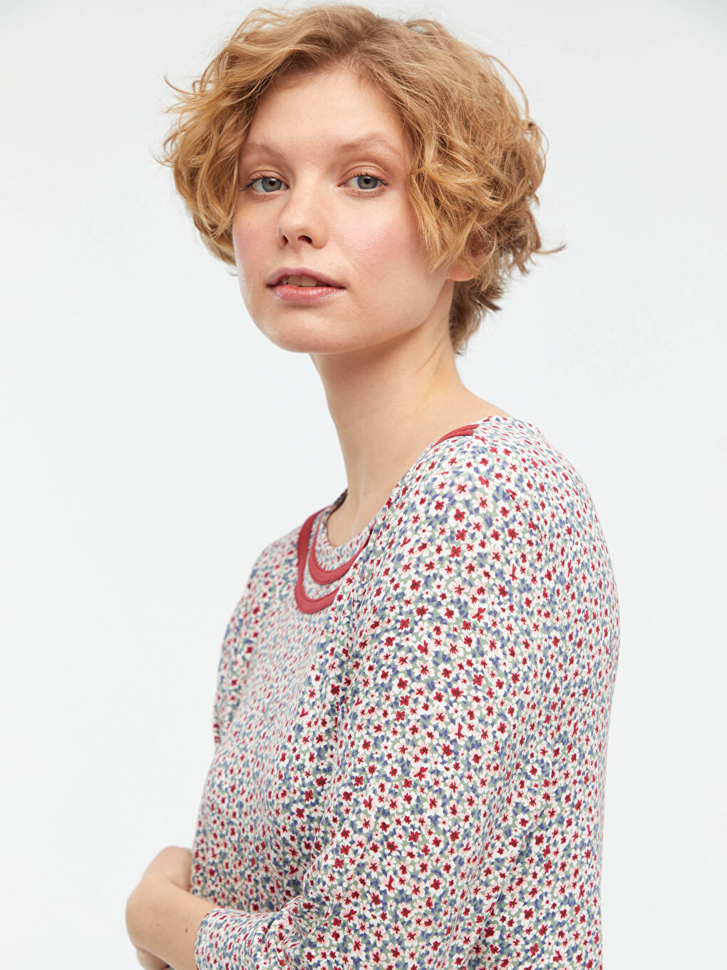 Kahverengi Bisiklet Yaka Çiçek Desenli Kısa Kollu Viskon Kadın Elbise-2