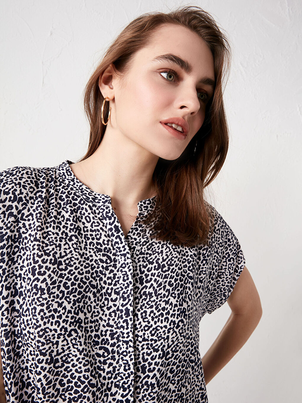 Turtle Neck Printed Short Sleeve Viscose Women's Blouse-3