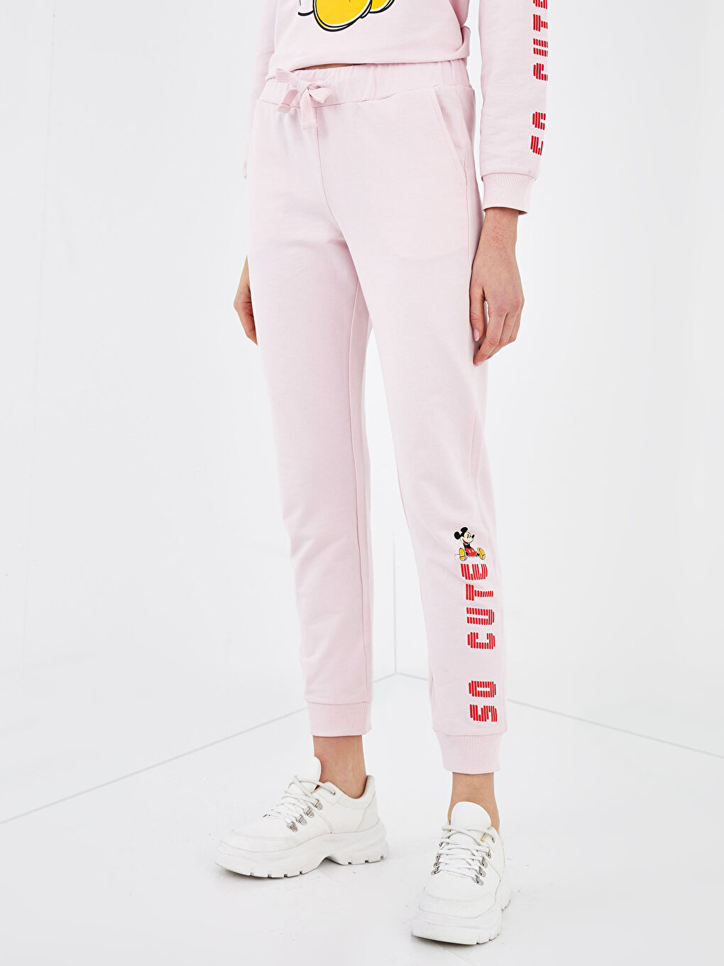 بنطلون رياضي مطبوع ميكي ماوس بخصر مطاطي للنساء-4