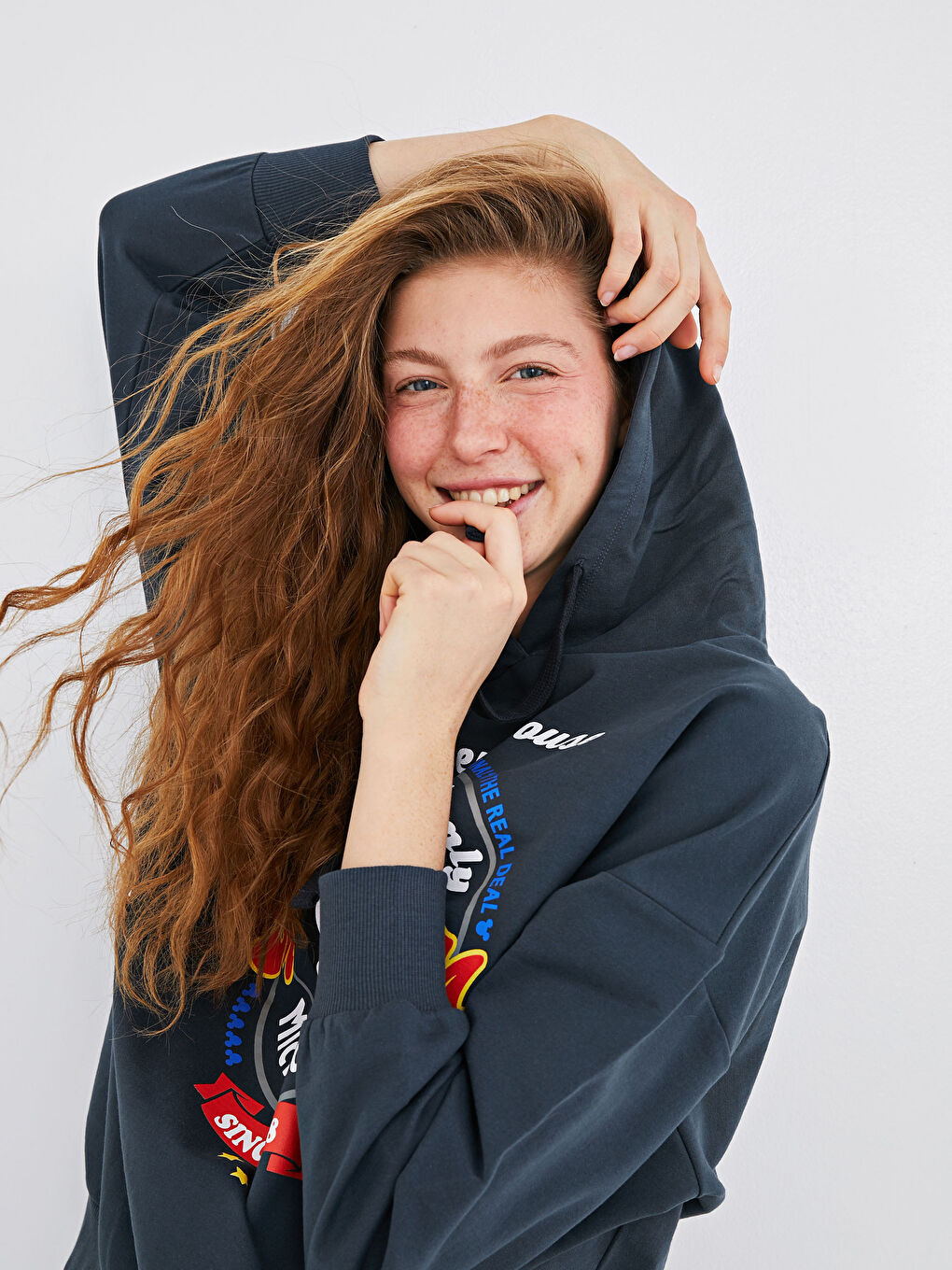 Antrasit Mickey Mouse Baskılı Uzun Kollu Oversize Kadın Hoodie-3