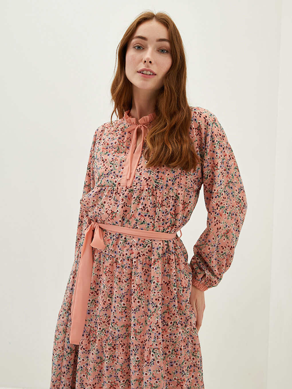 Robe en Chiffon à Col Lavallière Imprimée Florale Ceinturée à la Taille à Manches Longues pour Femmes-3
