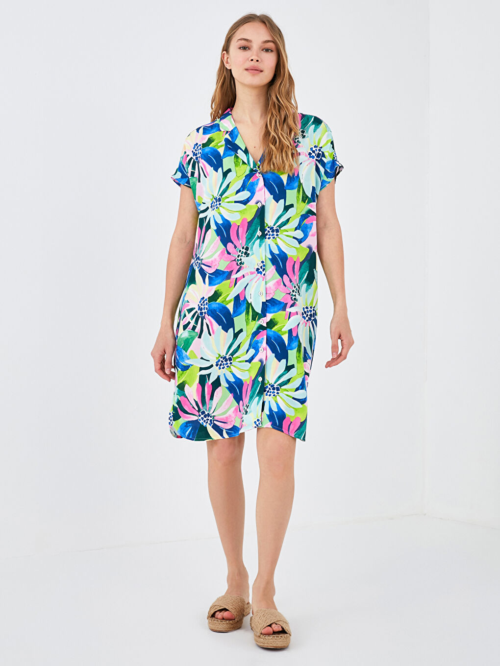 Mavi Gömlek Yaka Desenli Kısa Kollu Vual Kumaş Kadın Plaj Elbisesi