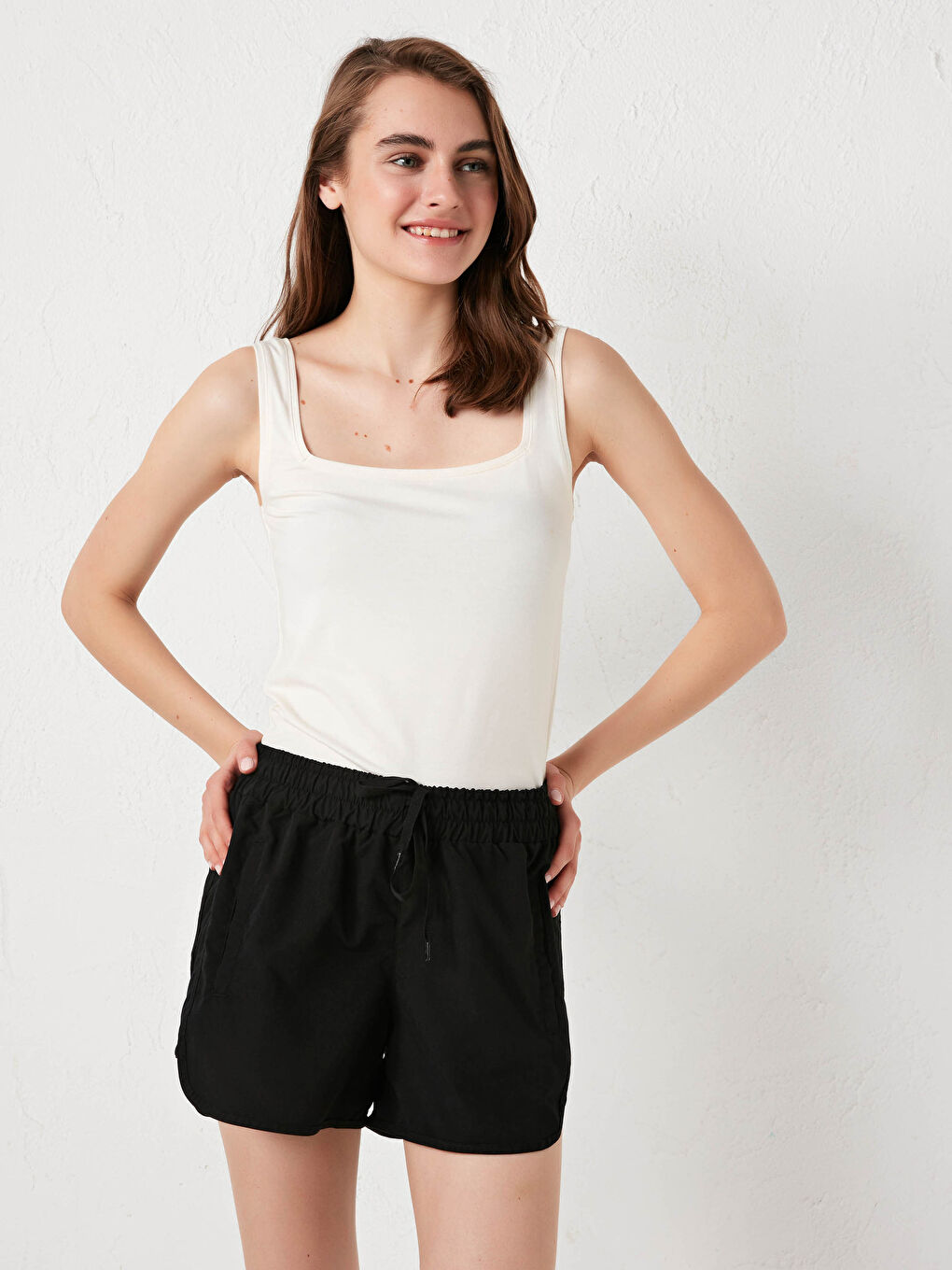 Шорты Женские Поплиновые Однотонные На Резинке-2