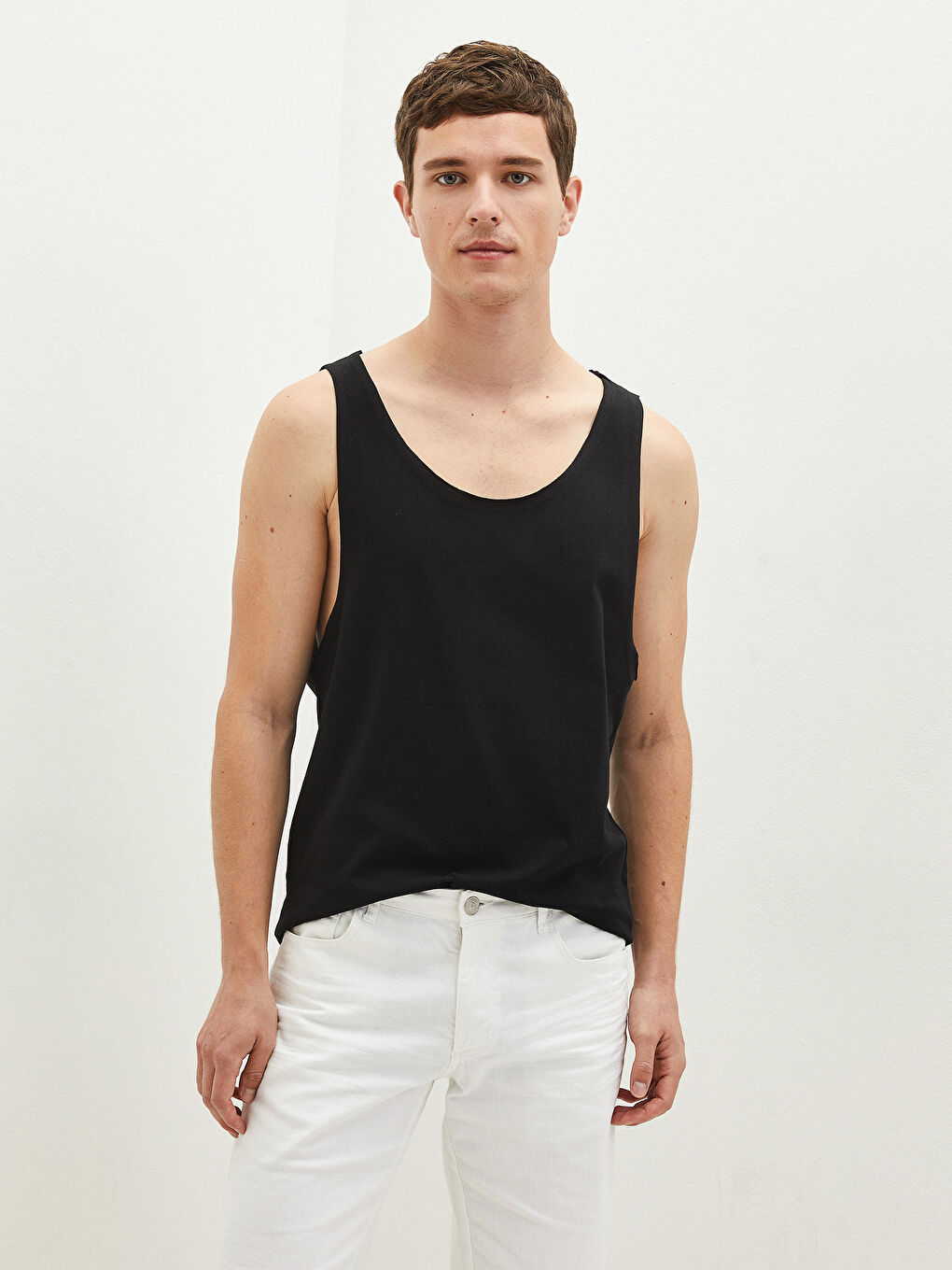 تيشيرت بدون أكمام سادة بياقة دائرية للرجال-2