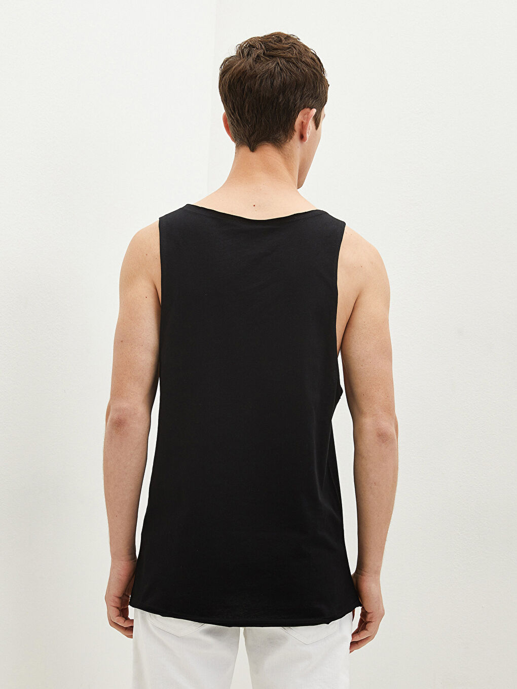 تيشيرت بدون أكمام سادة بياقة دائرية للرجال-4