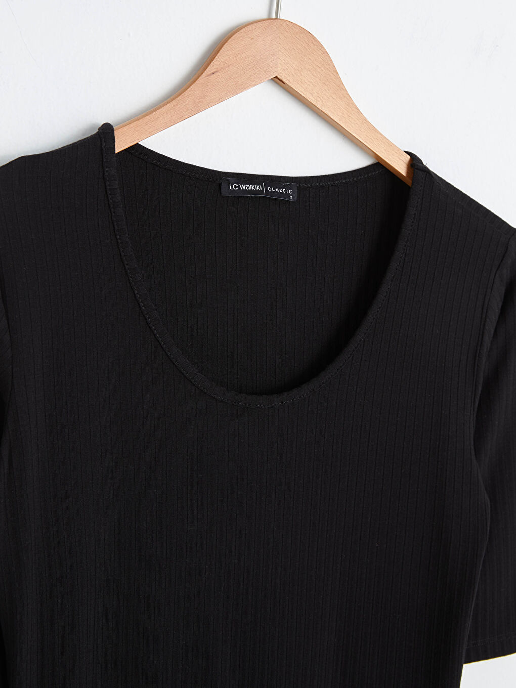 Siyah U Yaka Basic Kısa Kollu Viskon Kadın Tişört-13