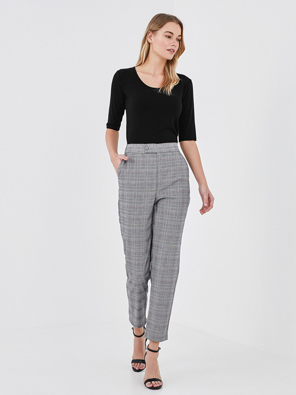 Siyah U Yaka Basic Kısa Kollu Viskon Kadın Tişört-3