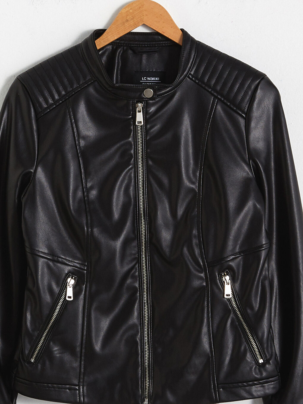 Siyah Dik Yaka Kadın Deri Görünümlü Mont-8