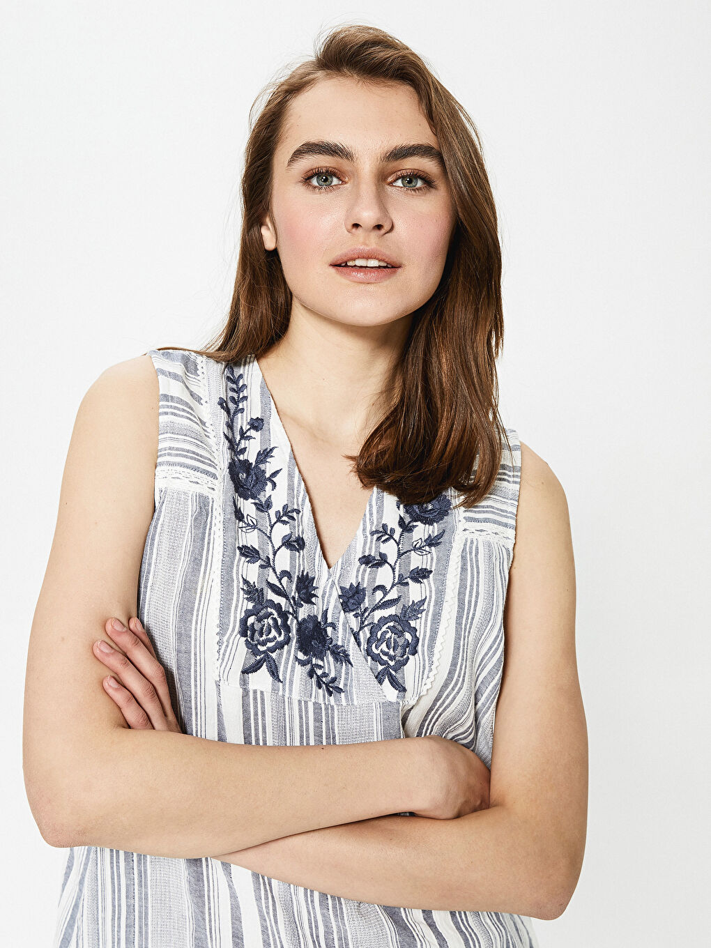 V Neck Floral Embroidery Sleeveless Cotton Women's Blouse-2