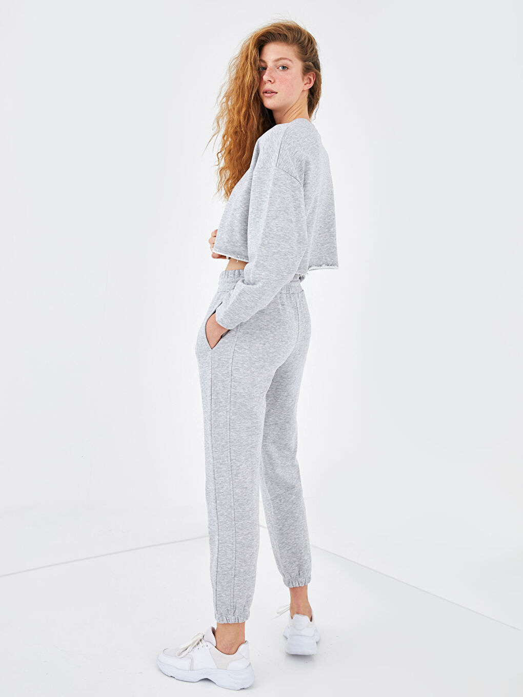 Gri Bisiklet Yaka Baskılı Uzun Kollu Crop Kadın Sweatshirt-4