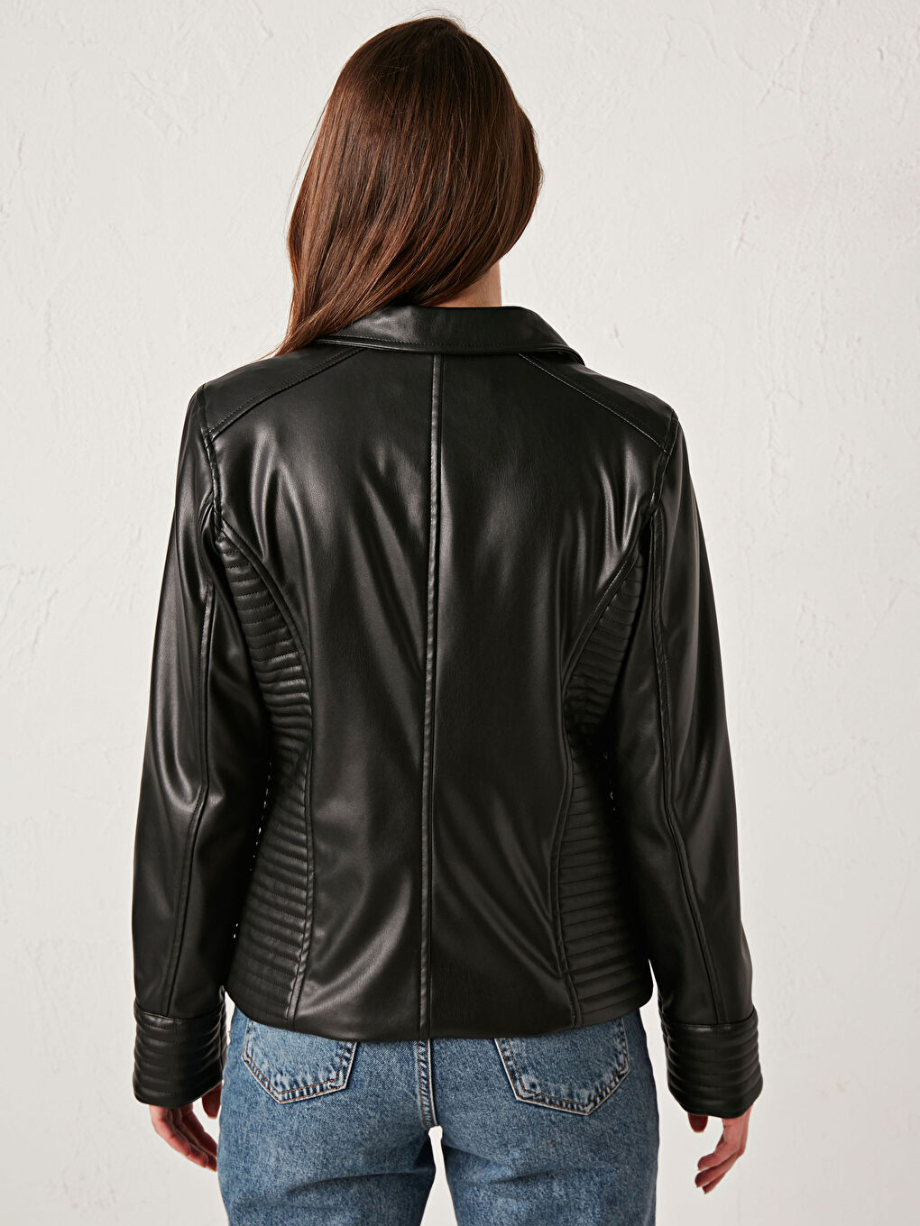 Manteau en Simili Cuir Uni à Col de Chemise pour Femmes-3