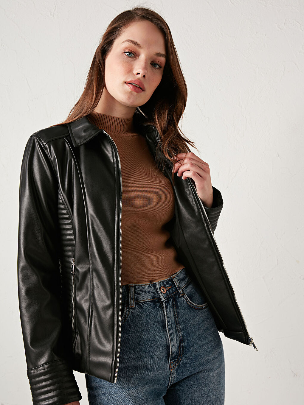 Manteau en Simili Cuir Uni à Col de Chemise pour Femmes-4