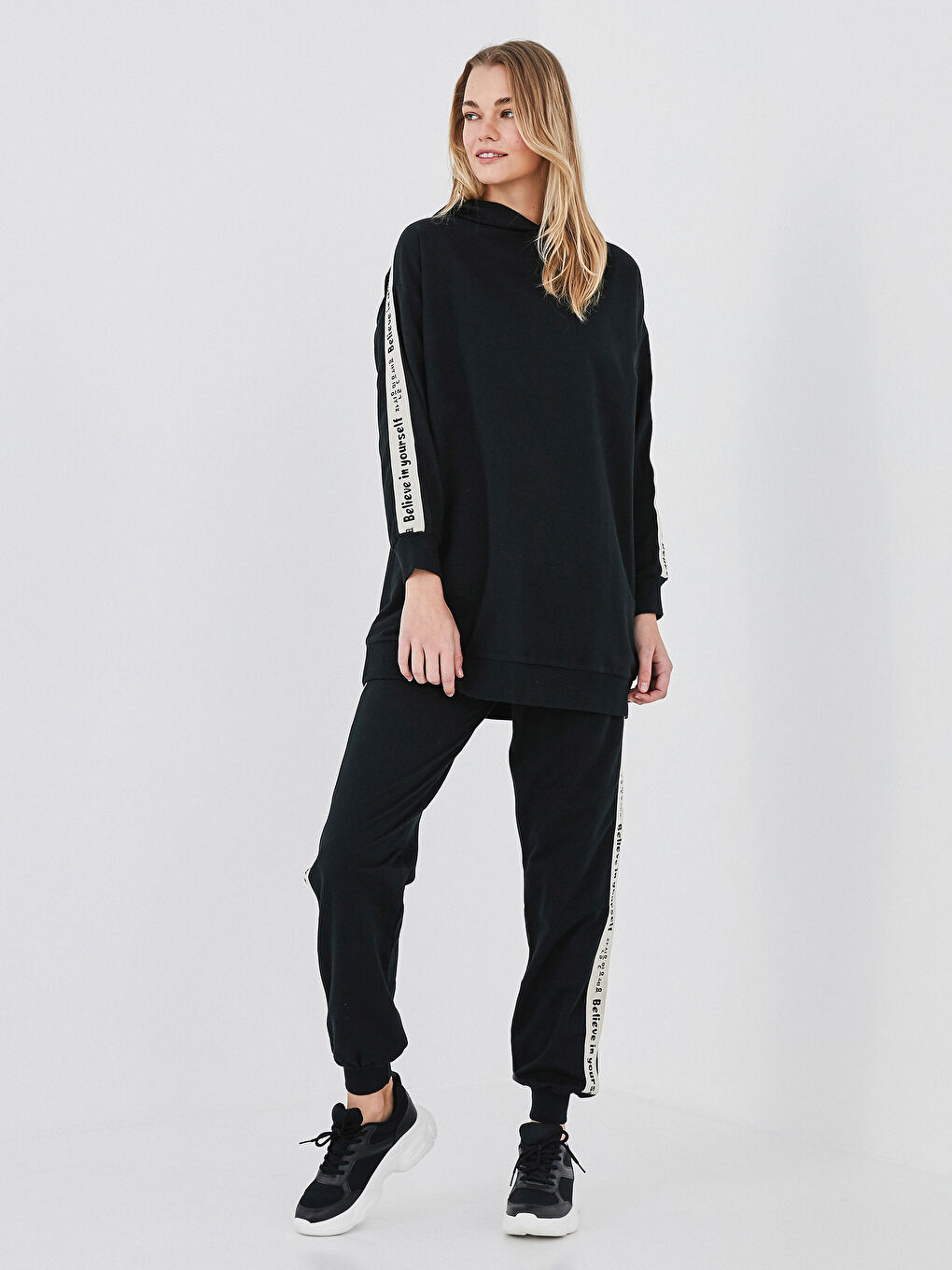 Siyah Kapüşon Yaka Slogan Baskılı Uzun Kollu Kadın Sweatshirt Tunik-2