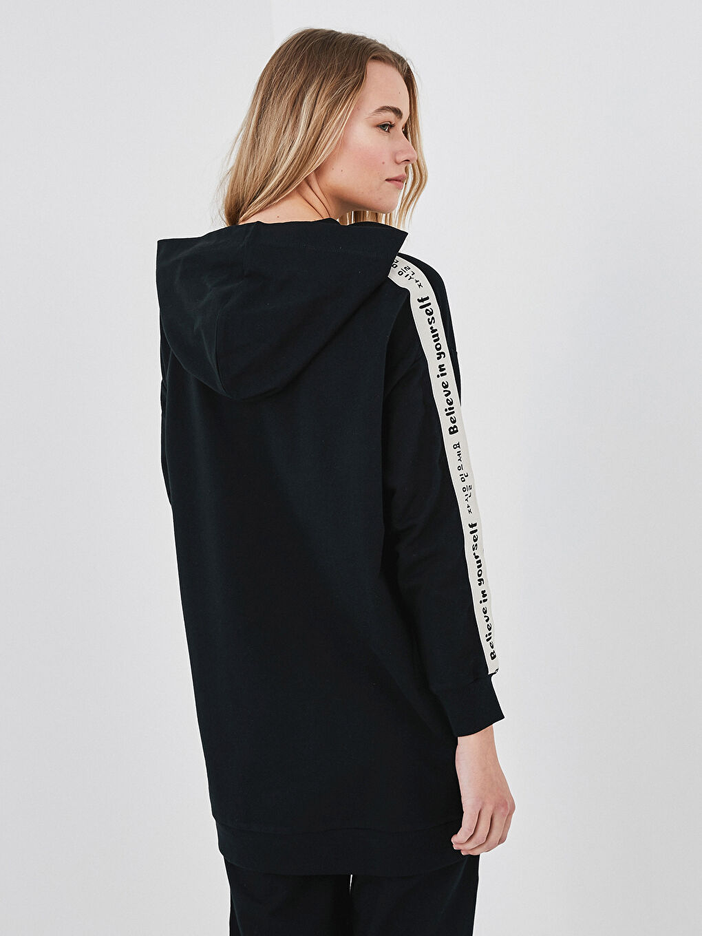 Siyah Kapüşon Yaka Slogan Baskılı Uzun Kollu Kadın Sweatshirt Tunik-3
