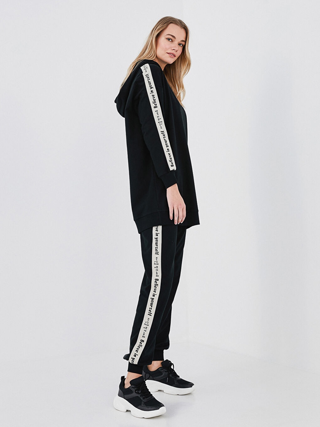 Siyah Beli Lastikli Slogan Baskılı Kadın Eşofman Alt