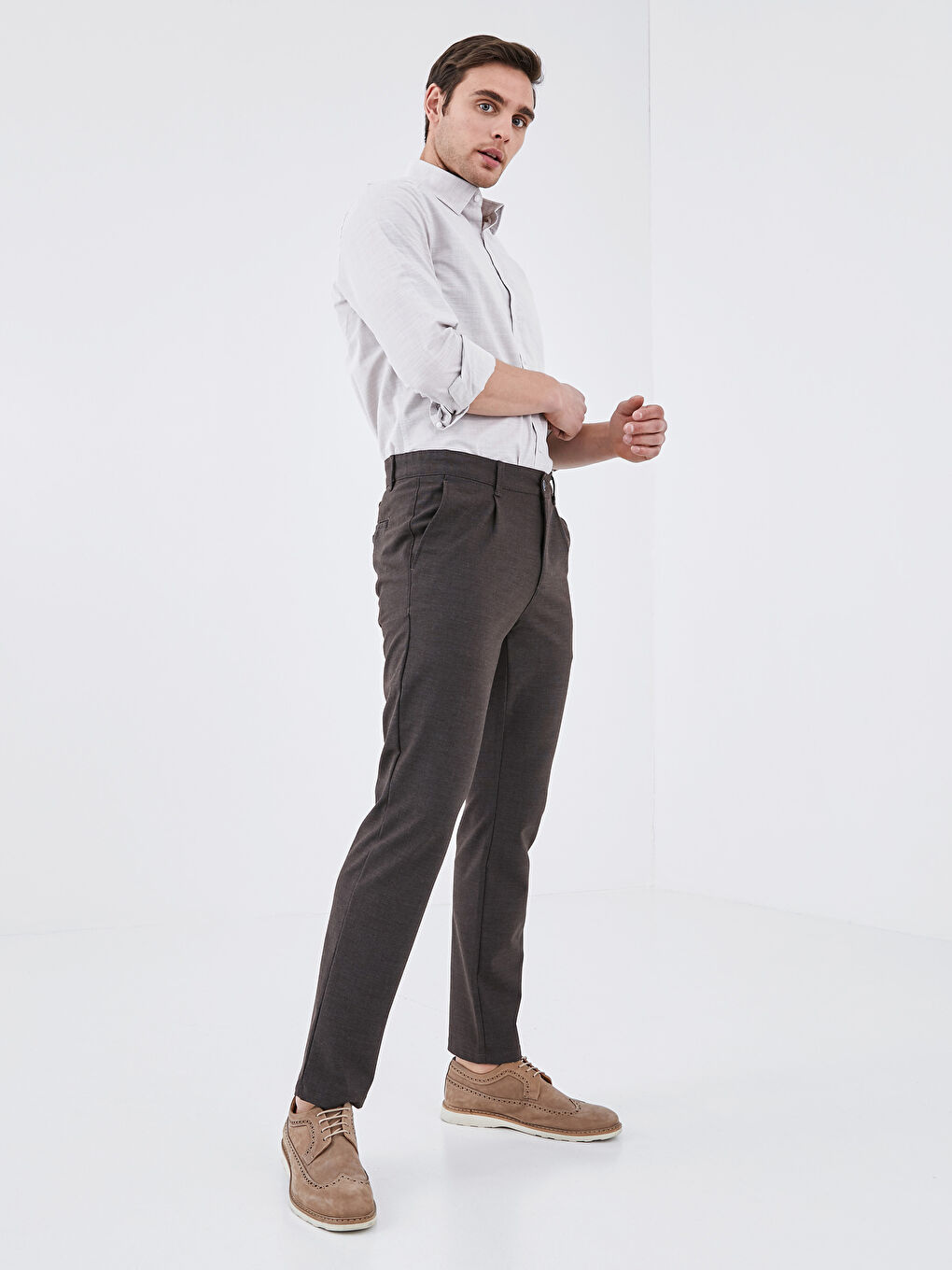 Kahverengi Standart Kalıp Dokulu Erkek Pantolon-1