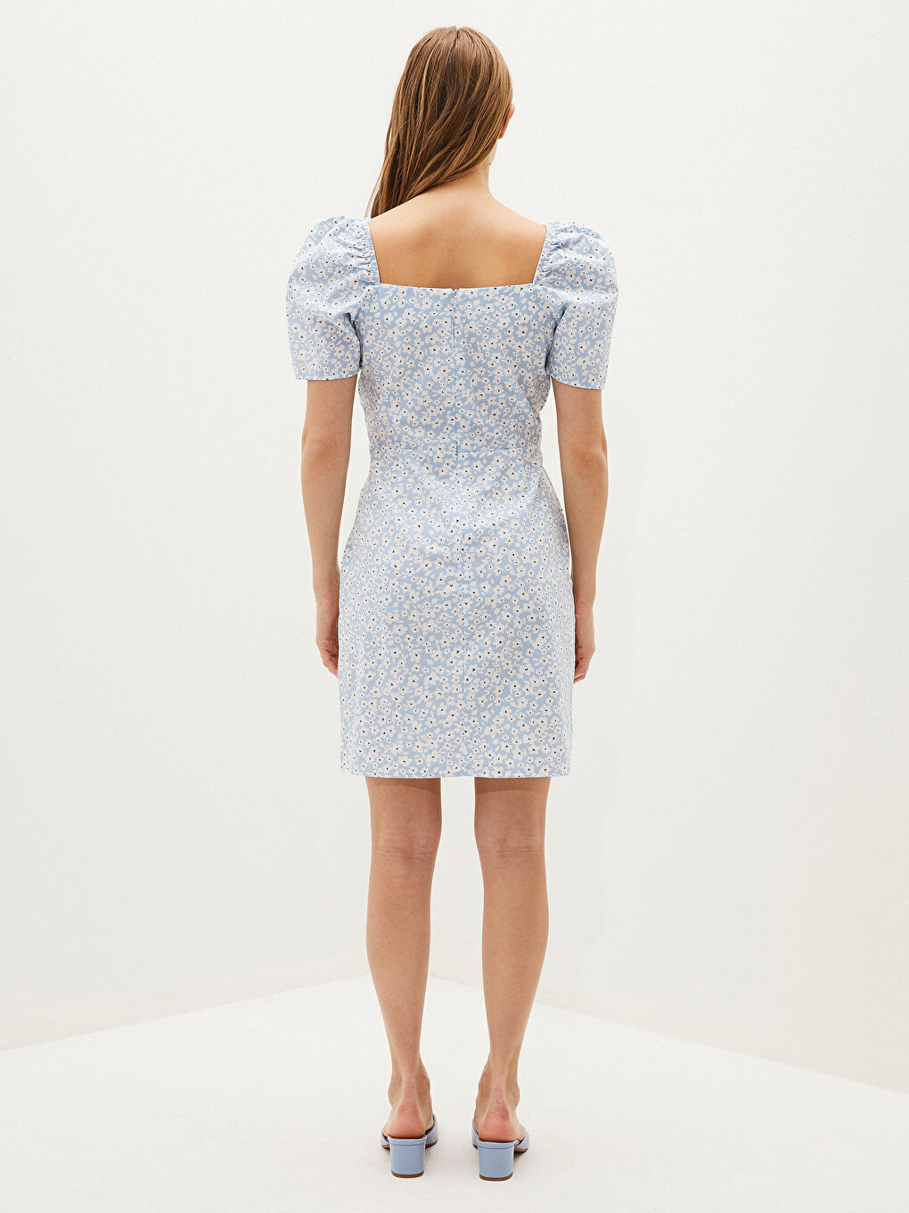 فستان نسائي بوبلين بياقة مربعة مُزهر كم قصير-4