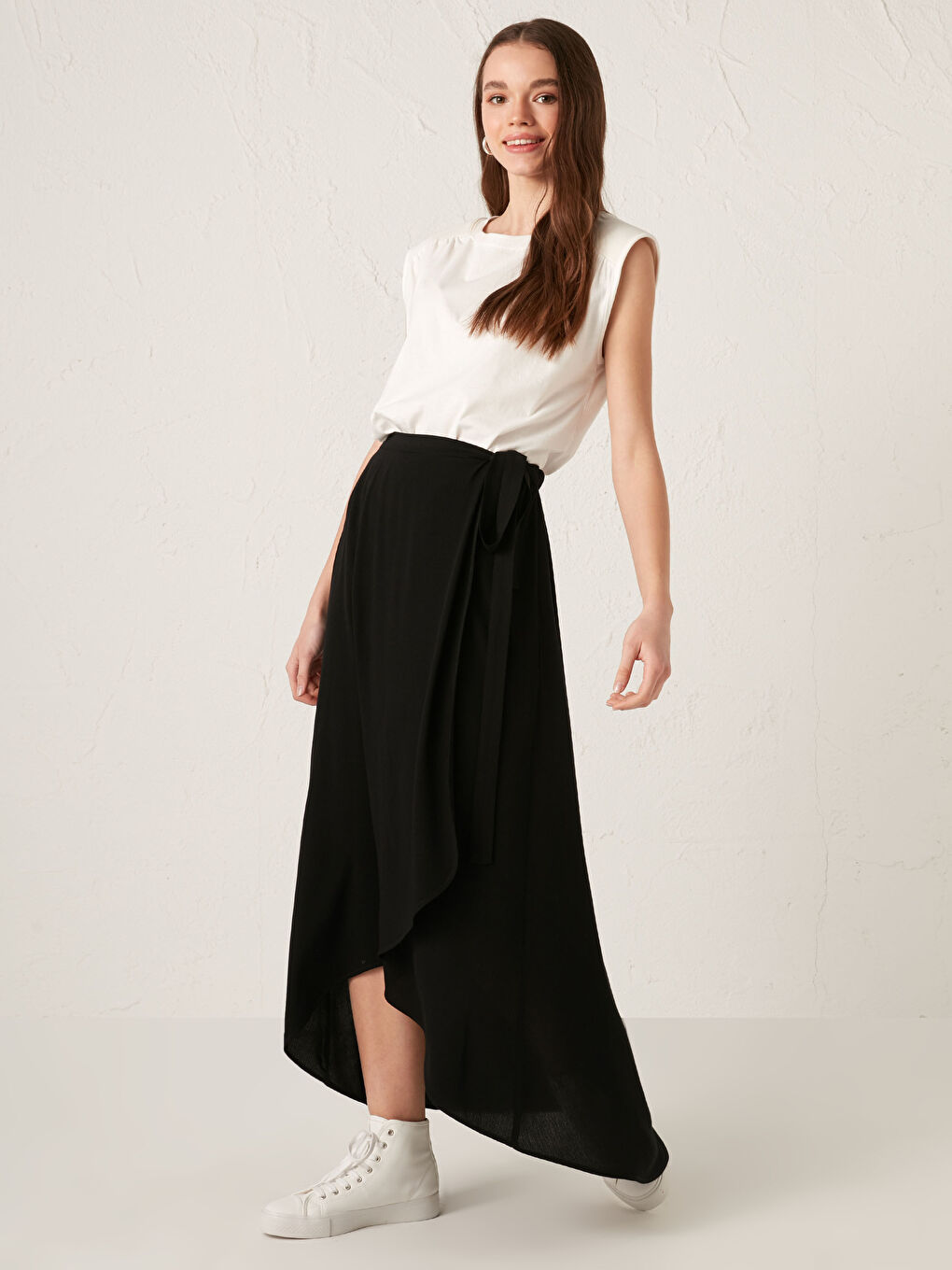 Siyah Beli Lastikli Kuşaklı Viskon Kadın Etek-3