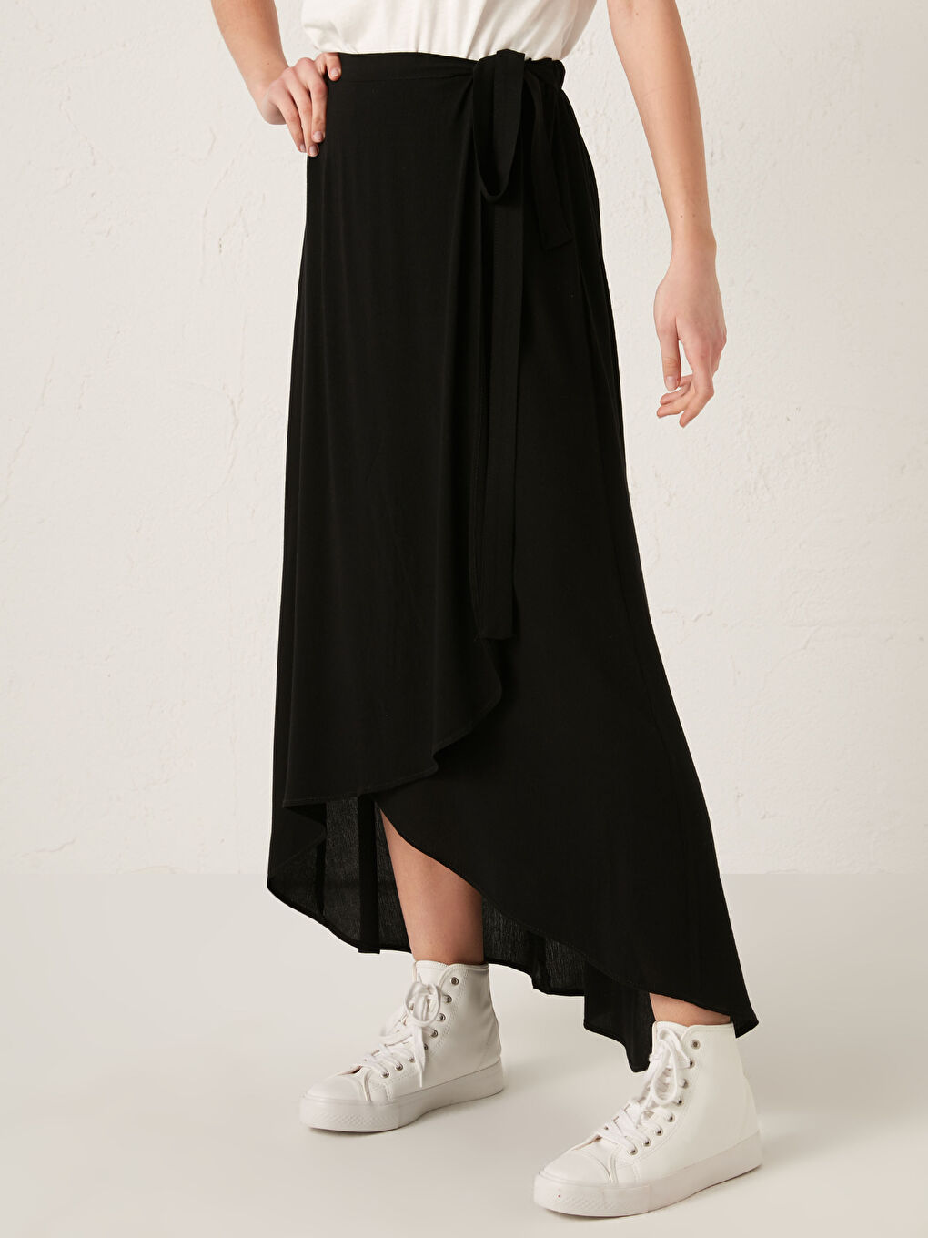 Siyah Beli Lastikli Kuşaklı Viskon Kadın Etek-4