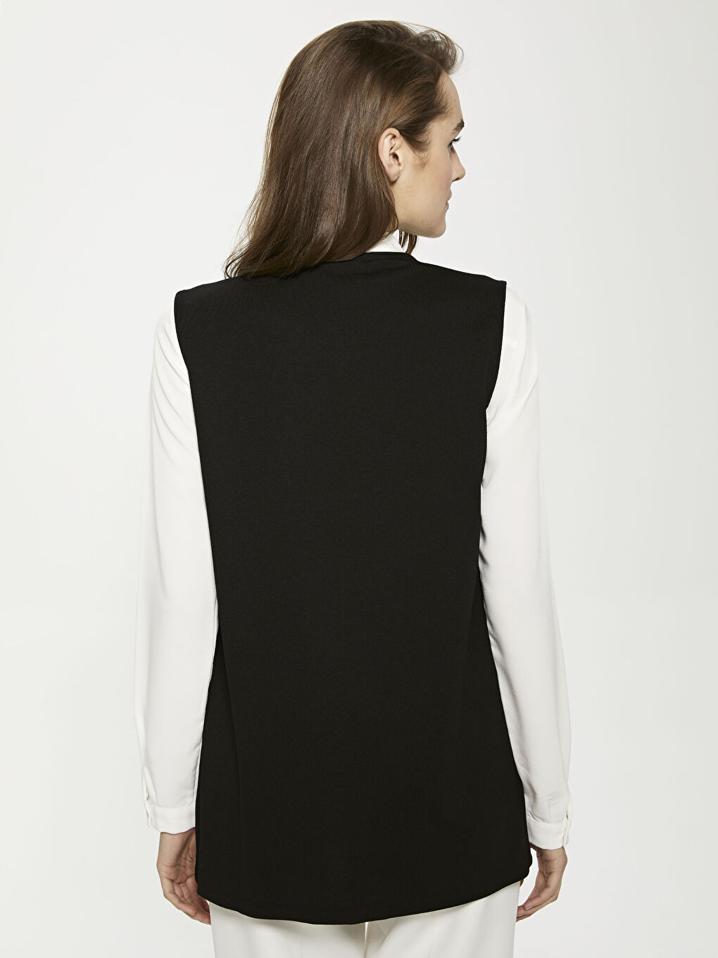 Siyah V Yaka Düz Kolsuz Cep Detaylı Kadın Yelek-3